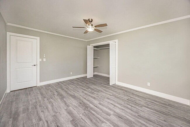 Building Photo - 300 Riomar Dr