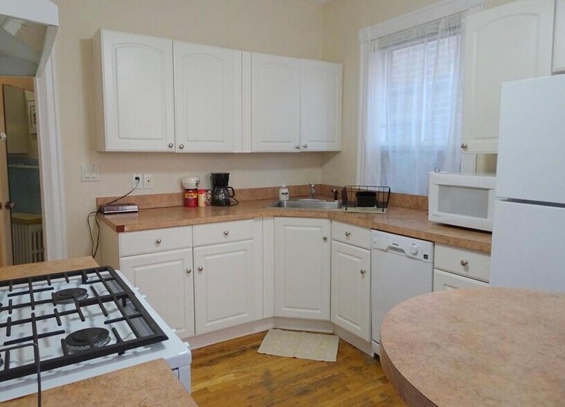 Building Photo - 37A Harvard St