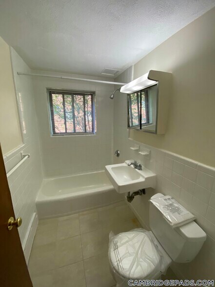 Building Photo - 9 Chester St