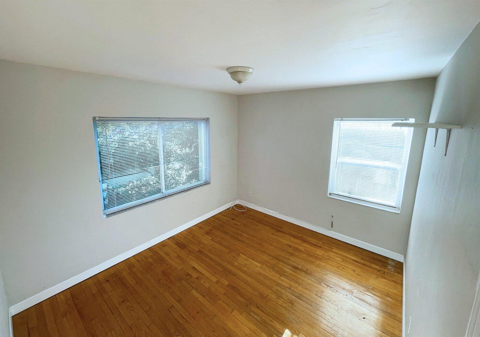 Building Photo - 530 SW 10th St