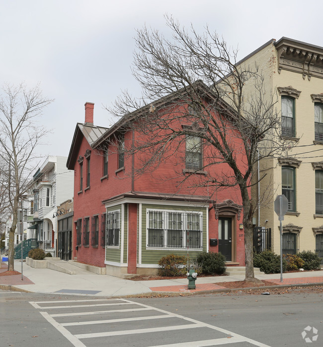 Primary Photo - Knox Street Apartments