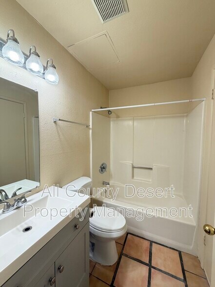 Building Photo - 13079 Eliseo Rd