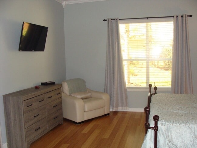 Building Photo - 660 Porta Rosa Circle