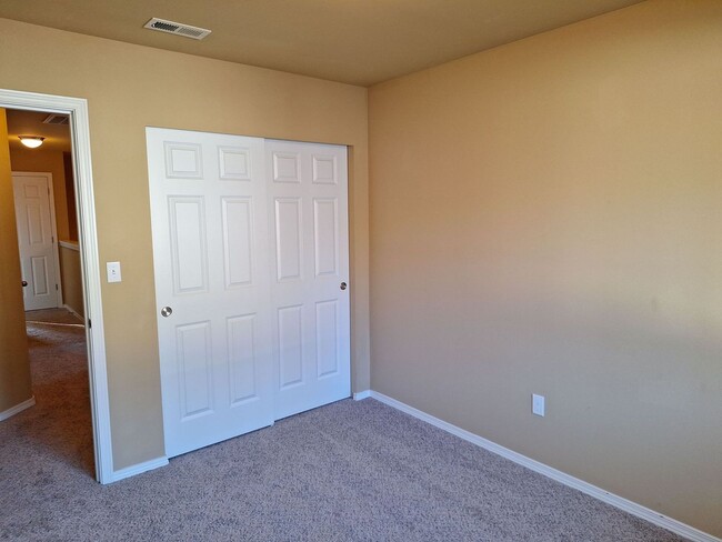 Building Photo - Central Valley Area - 2 Story Home (3Bed, 2.5 Bath)