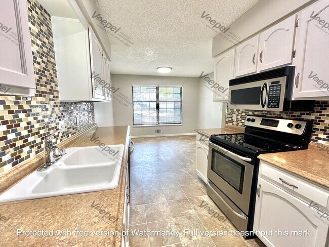 Building Photo - COMING SOON! 3 Bedroom 1.5 Bath in Blue Sp...