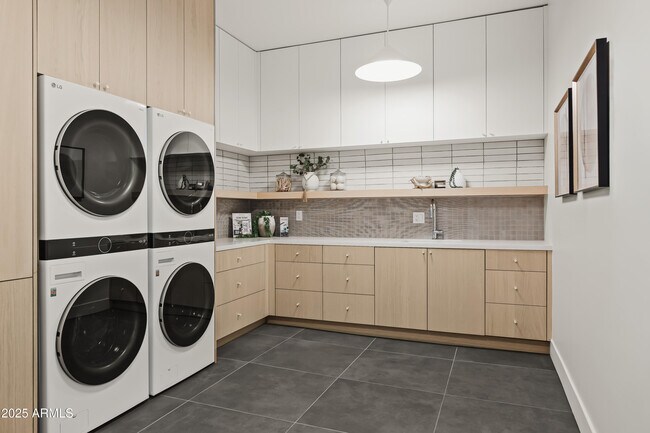 Building Photo - 5156 N 45th Pl