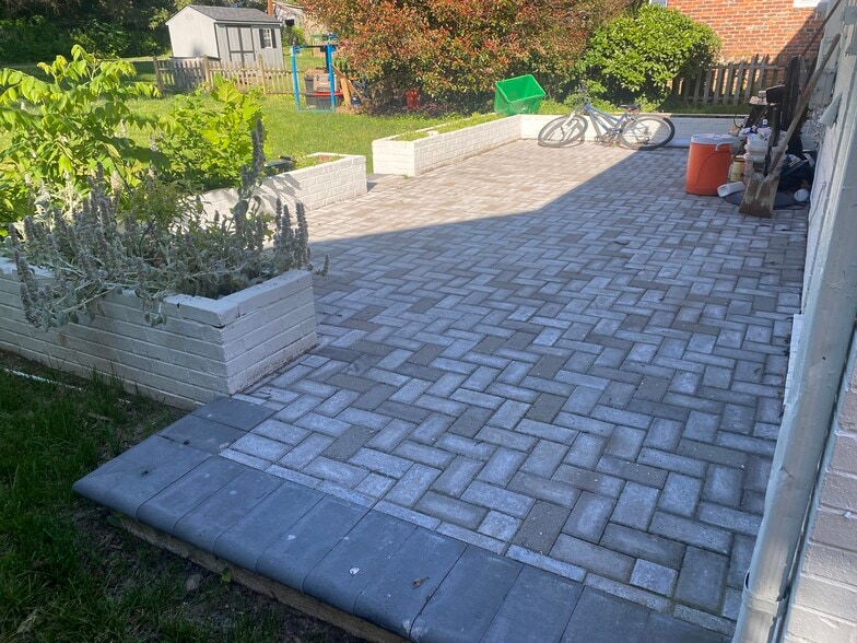 Back patio - 3004 Douglasdale Rd