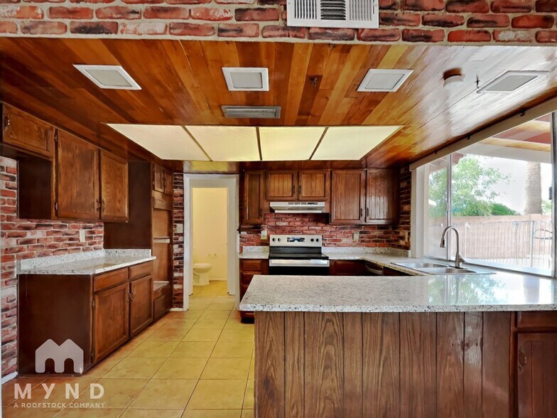 Building Photo - 3114 W Anderson Dr