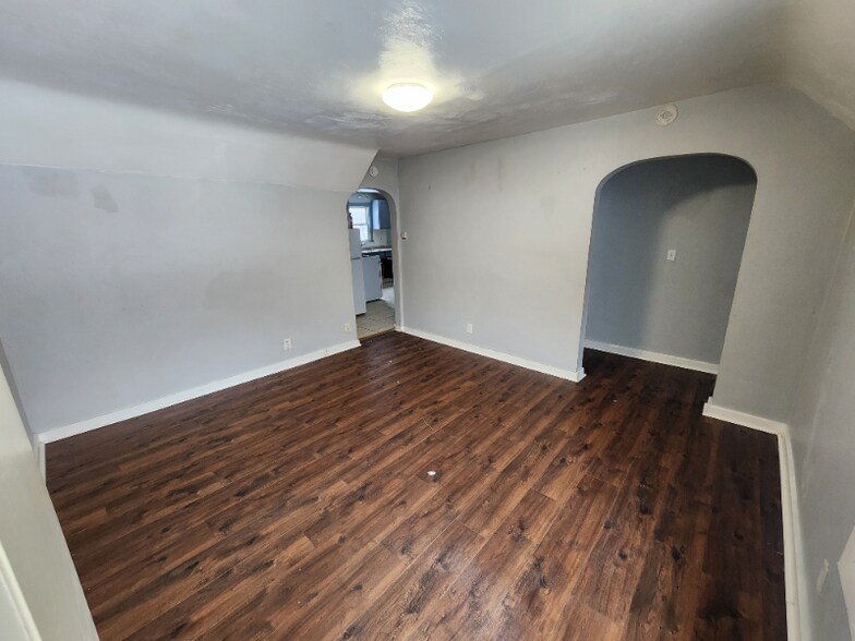 Building Photo - 1119 Lake St