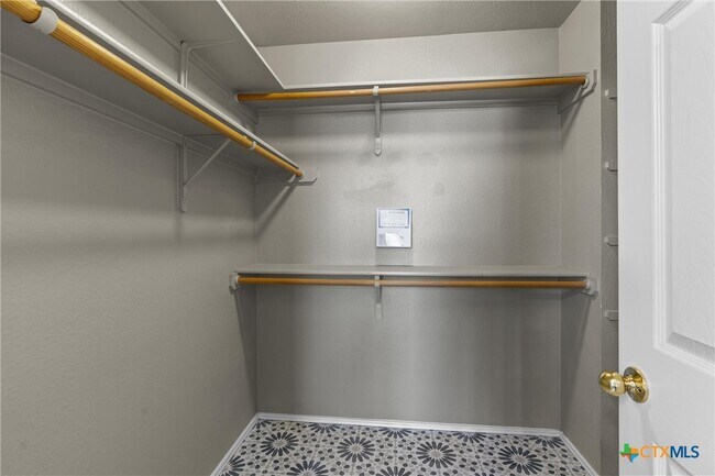 Building Photo - 2012 Huxley Ln