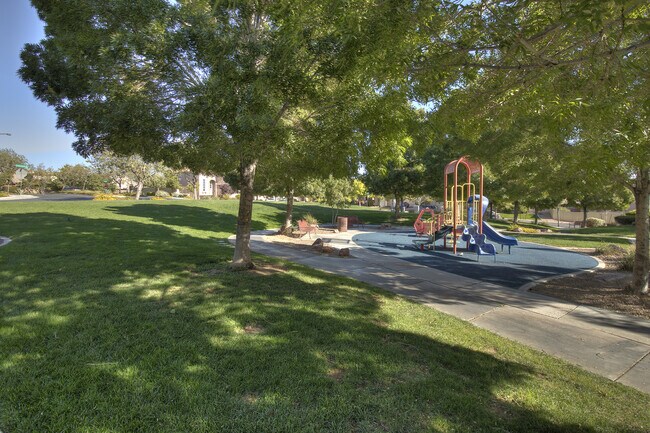 Building Photo - SUMMERLIN Home 3 Bedrooms + Small Loft - M...