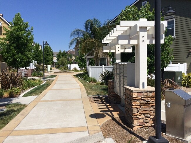 Building Photo - Nice 3 Bedroom Condo