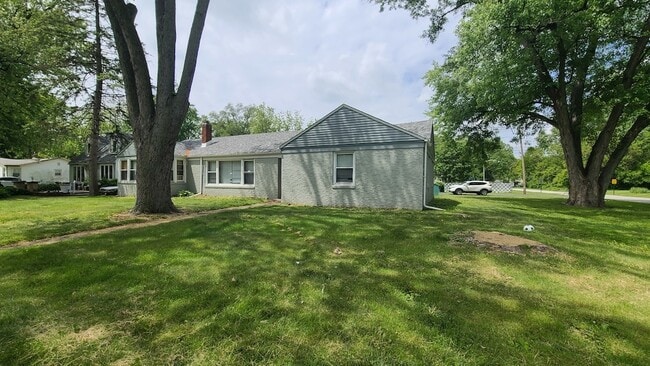 Building Photo - 16002 Spaulding Ave