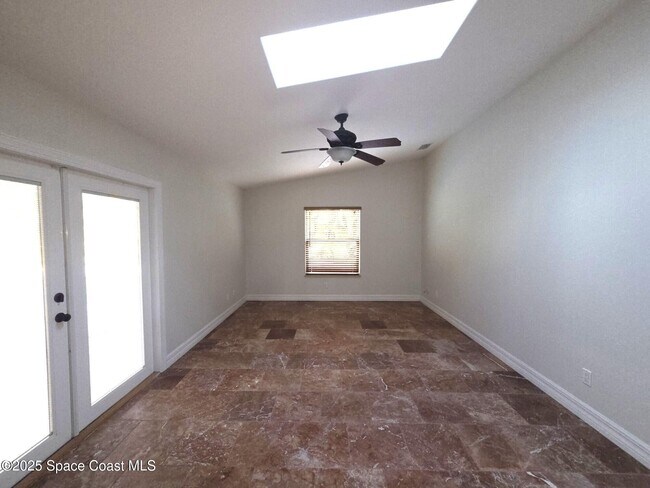 Building Photo - 190 Sea Crest Dr