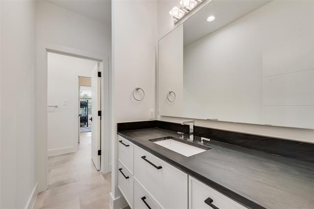 Building Photo - 6411 Royal Ln