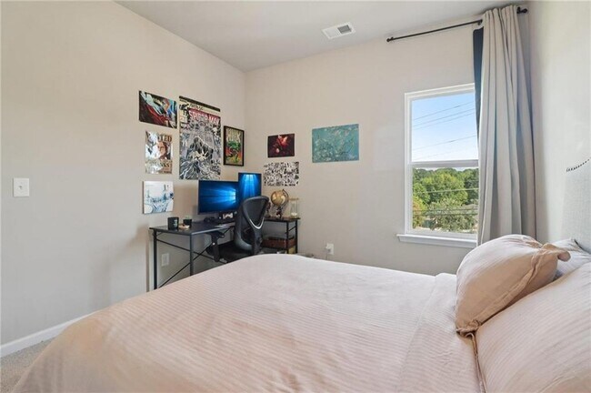 Building Photo - 3890 Clarington Dr