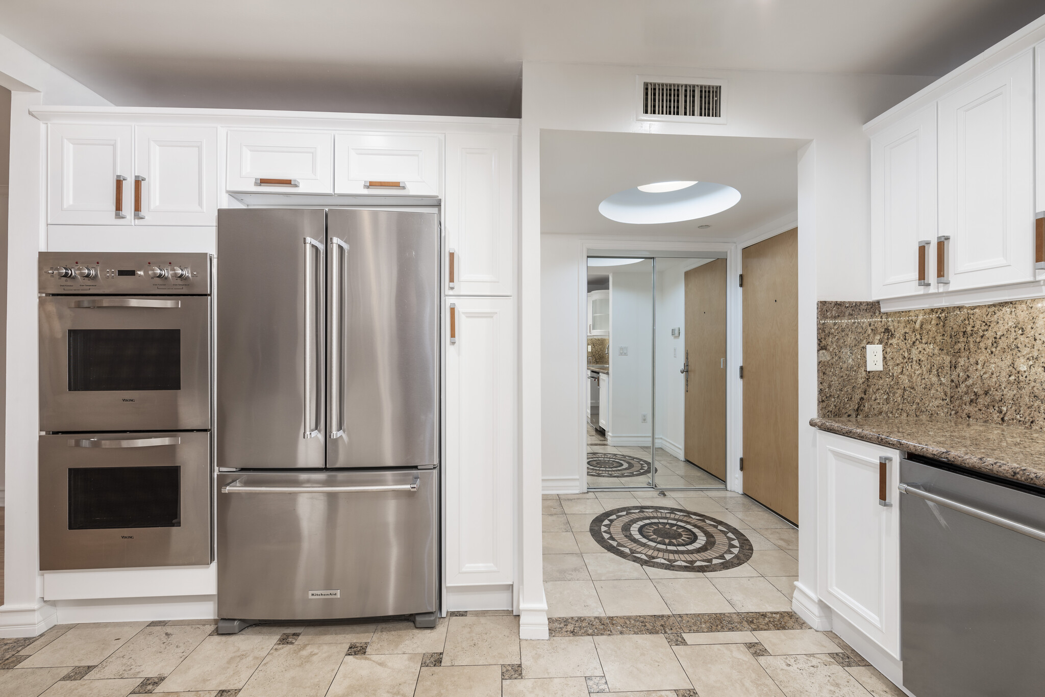 Building Photo - 123 S Clark Dr