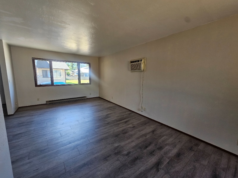 Building Photo - 203 W Larch St