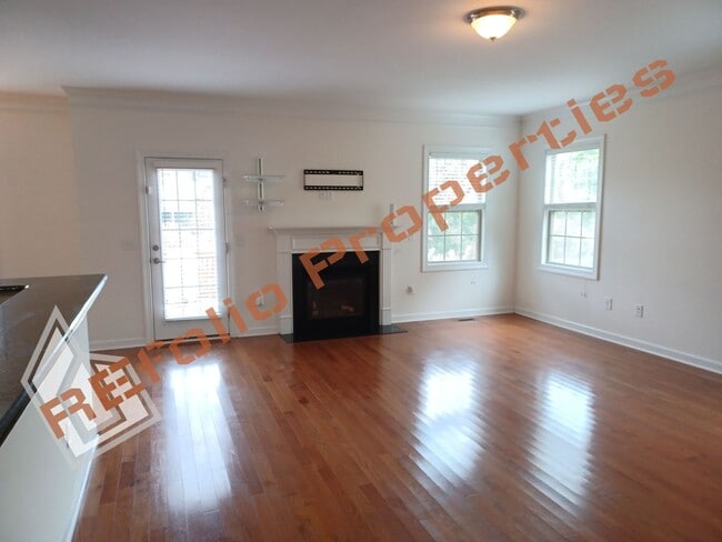 Building Photo - Lovely 5 Bedroom 4 Bathroom Single Family ...