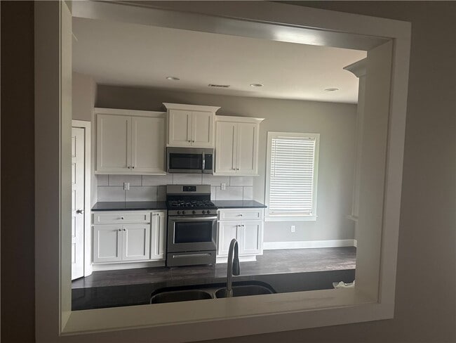Building Photo - 2055 E Peppervine Dr