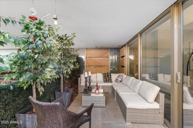 Building Photo - 7117 E Rancho Vista Dr