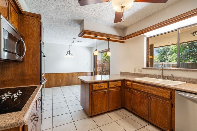 Building Photo - Well-Kept Home in Crosby Park Estates
