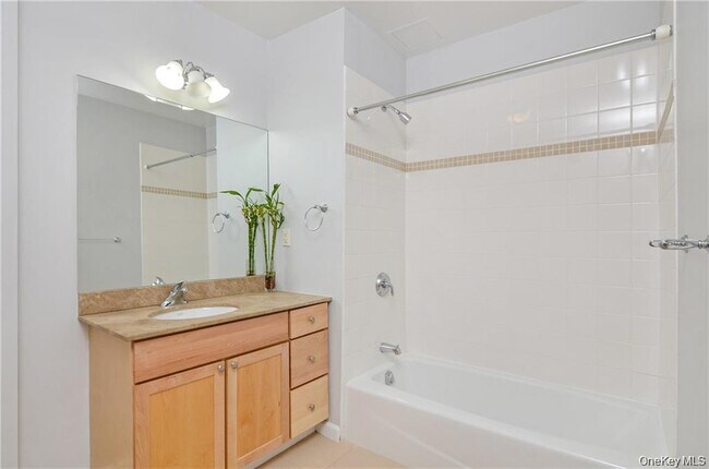 Building Photo - 543 Main St