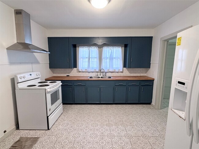 Building Photo - 826 Fowlkes St