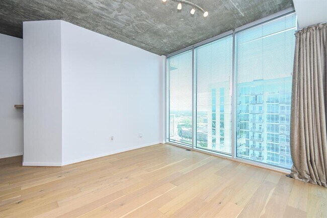 Building Photo - 5925 Almeda Rd