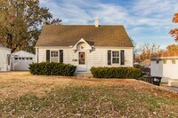 Building Photo - 3 Bedroom / 1.5 Bathroom Home | 60th & Center