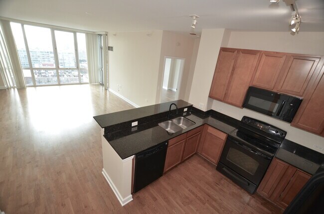 Building Photo - 1629 S Prairie Ave