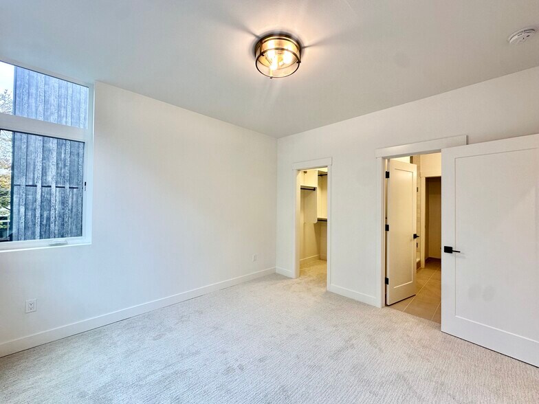 Building Photo - 1725 17th Ave