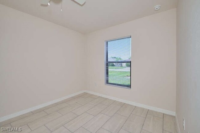 Building Photo - 1303 SE 8th Pl