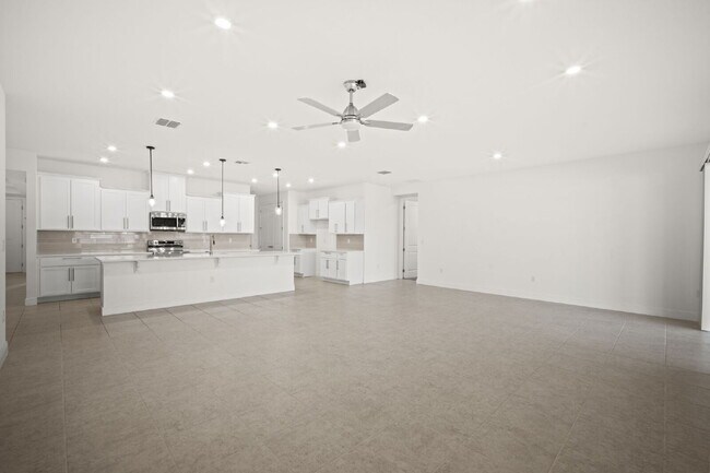 Building Photo - Gorgeous 4BR/3BA home in Island Forest Preserve