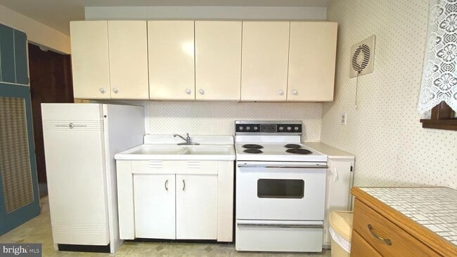 Building Photo - 5107 Mohaue Rd