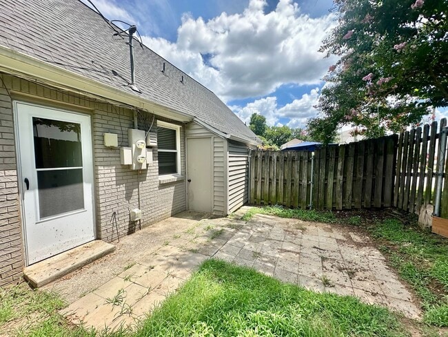 Building Photo - Cozy 2 bedroom Duplex!
