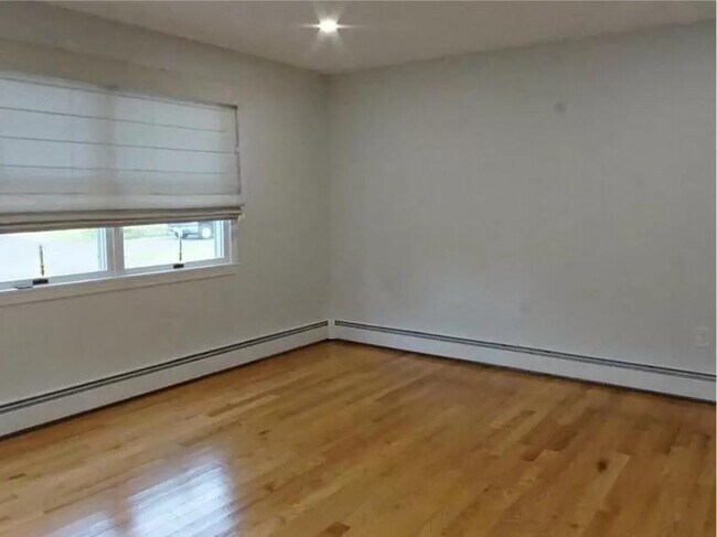 Building Photo - 14 Summer St