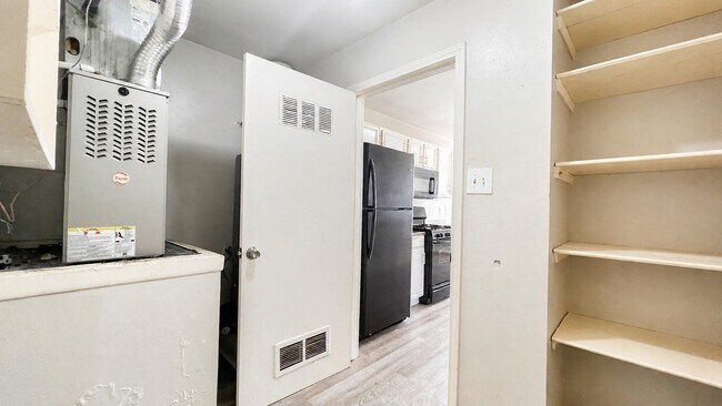 Building Photo - 9406 Alcala
