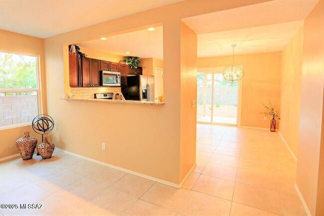 Building Photo - 727 W Buffalo Grass Dr