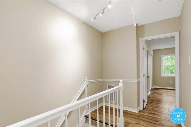Building Photo - 5738-5733 3 Oaks Dr