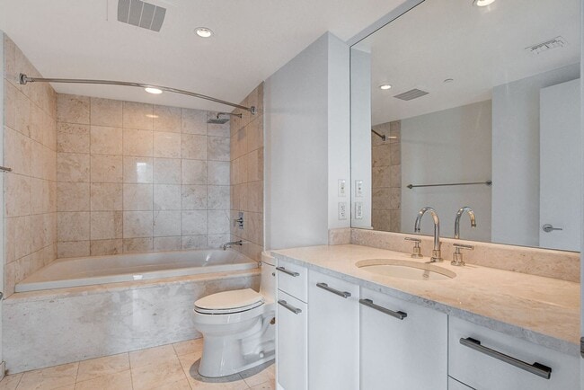 Building Photo - Turnberry Towers 2705W-City/Golf Course Views from this Stunning 1Bd/1.5Ba Residence