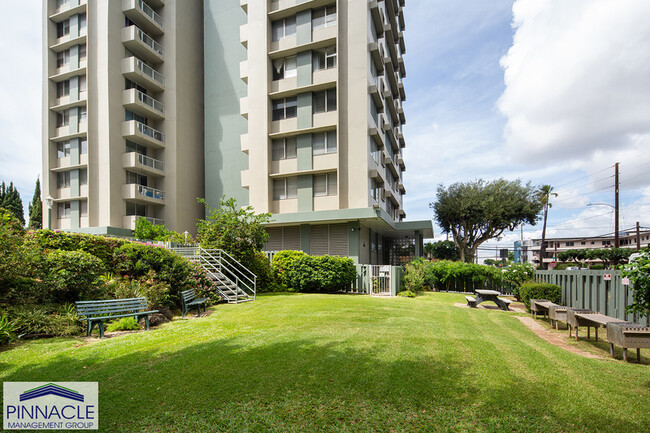 Building Photo - 2651 Kuilei St