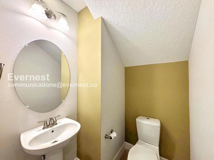 Building Photo - 13873 Benavente Ave