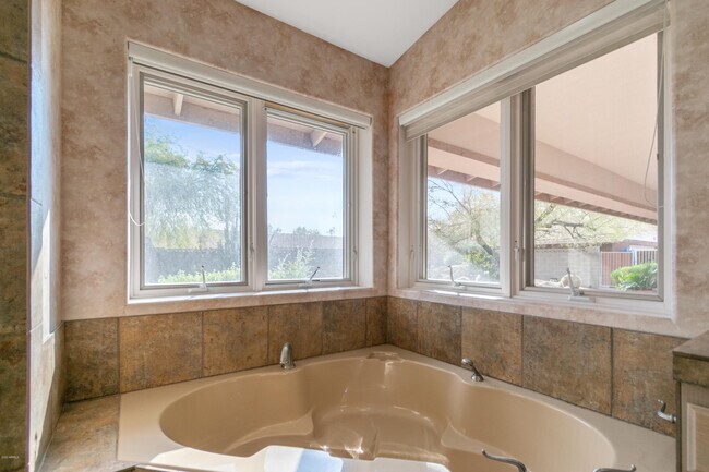 Building Photo - 8423 E Thunderbird Rd