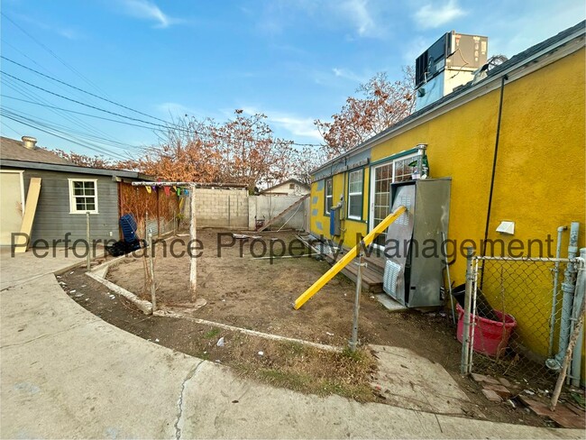 Building Photo - Charming 3 Bed/2 Bath Home w/ MIL Suite an...