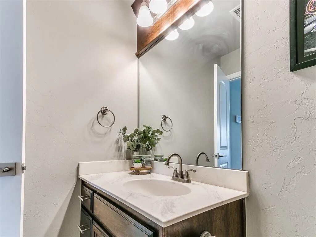 Shared Bathroom - 936 SW 140th St