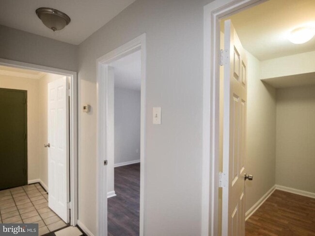 Building Photo - 2030 Royal Fern Ct