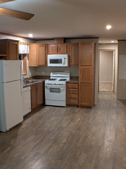 Building Photo - 218 Abbott St