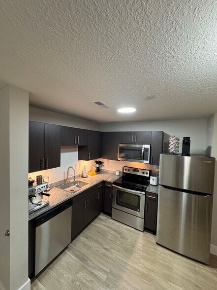 Building Photo - 680 6th Ave NE