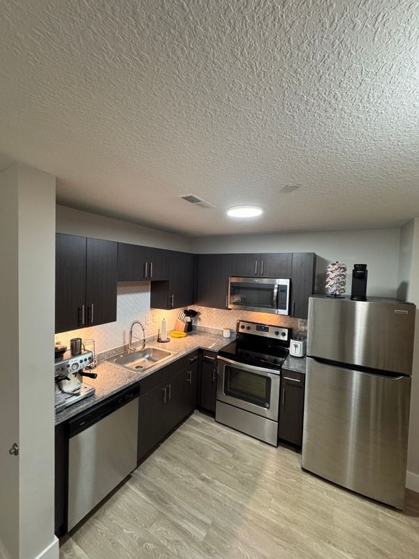 Building Photo - 680 6th Ave NE